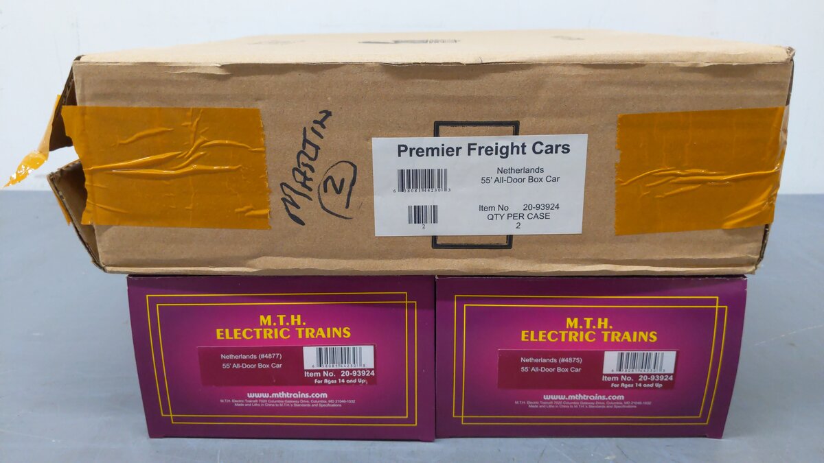 MTH 20-93924 O Gauge Netherlands 55' All-Door Box Car Set #4875/4877 EX/Box