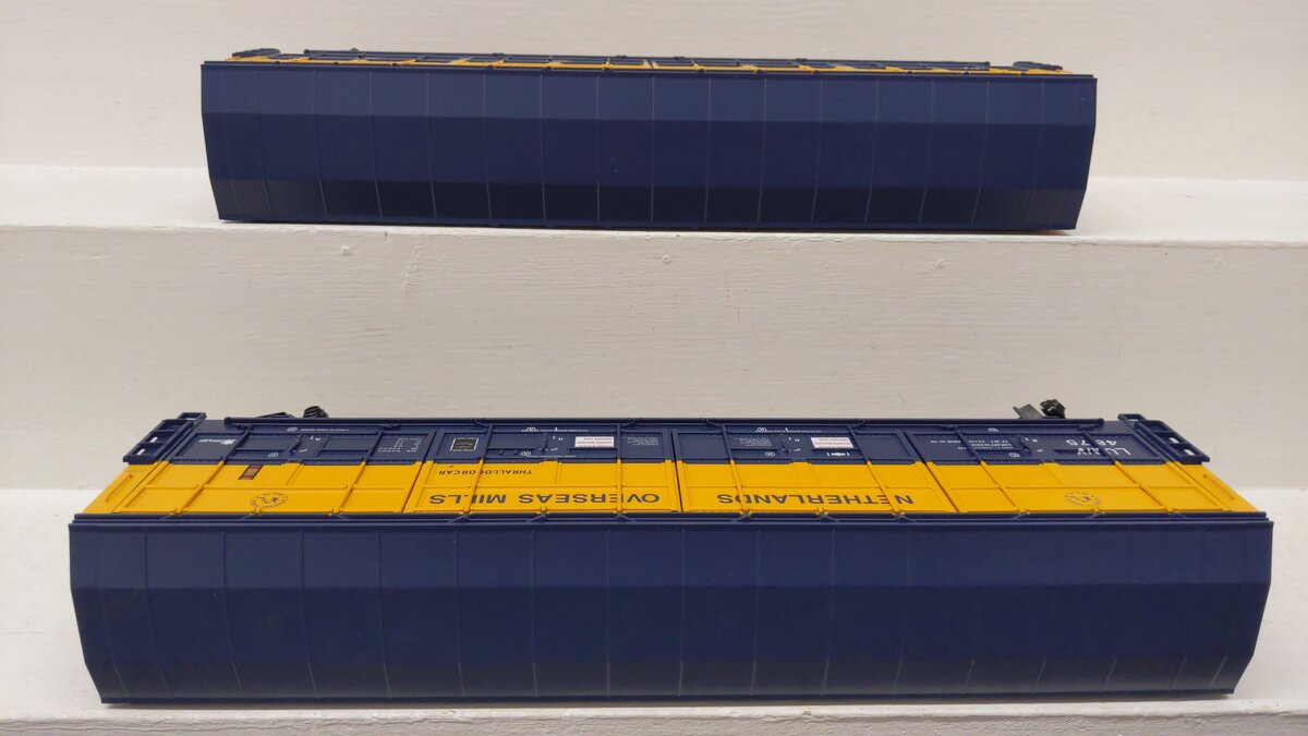 MTH 20-93924 O Gauge Netherlands 55' All-Door Box Car Set #4875/4877 EX/Box