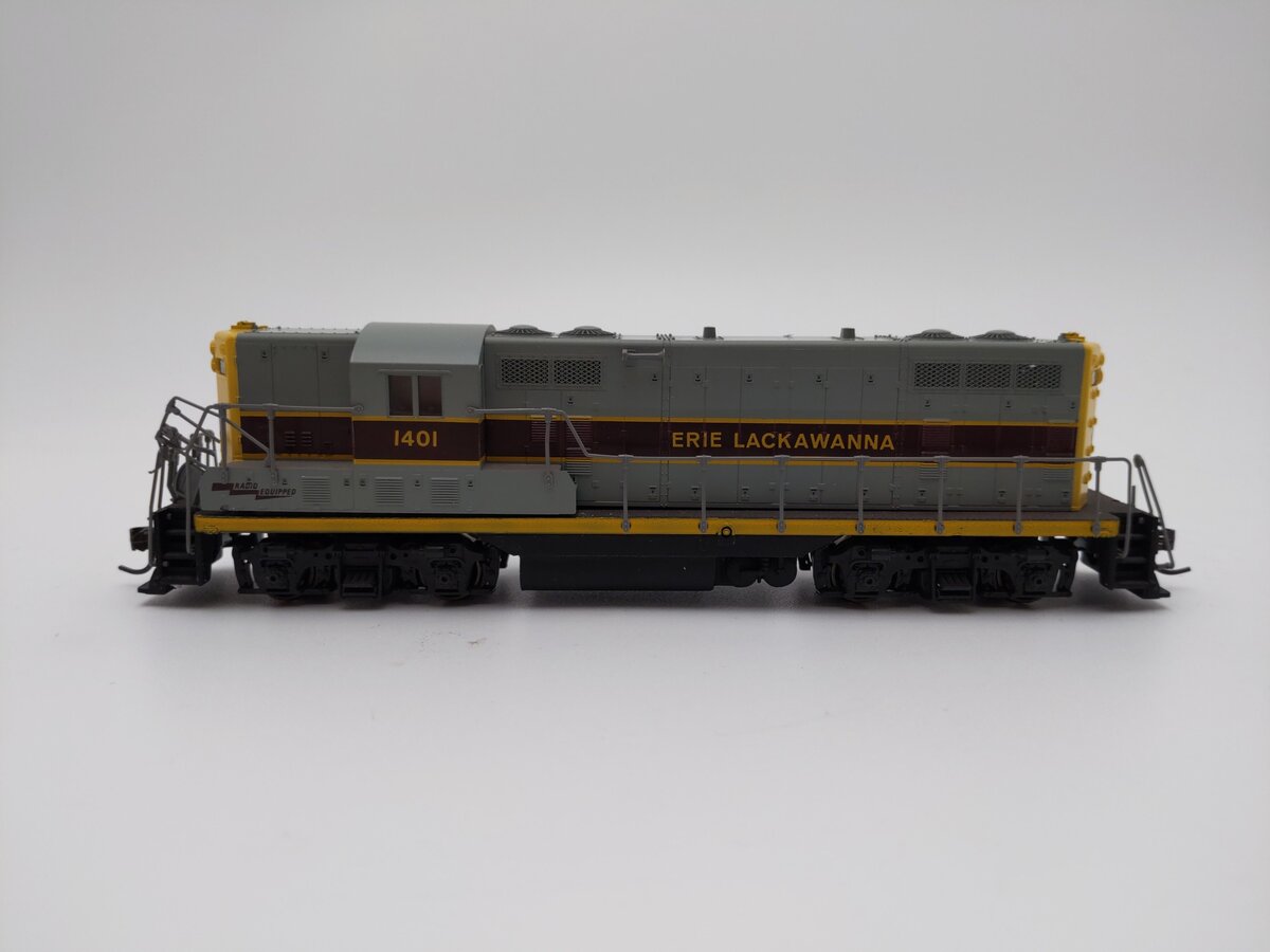 Atlas 8211 HO Scale Erie Lackawanna GP-7 Powered Diesel Locomotive #1401 VG/Box