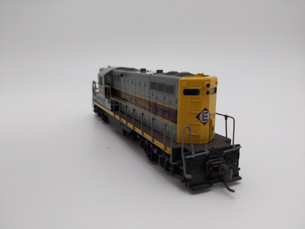 Atlas 8211 HO Scale Erie Lackawanna GP-7 Powered Diesel Locomotive #1401 VG/Box