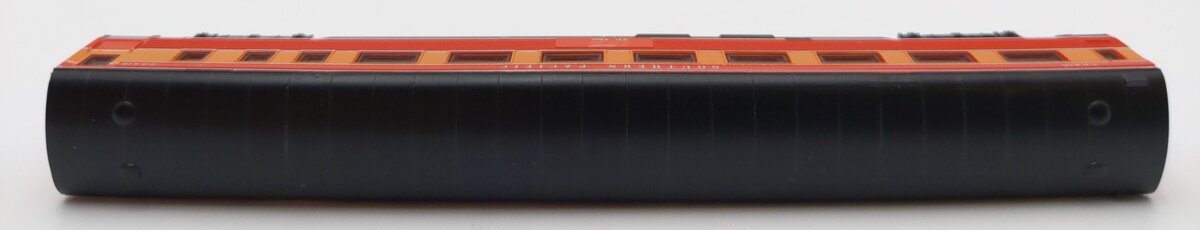 Marklin 8784 Z Scale Southern Pacific Daylight Passenger Coach Car #2400 LN