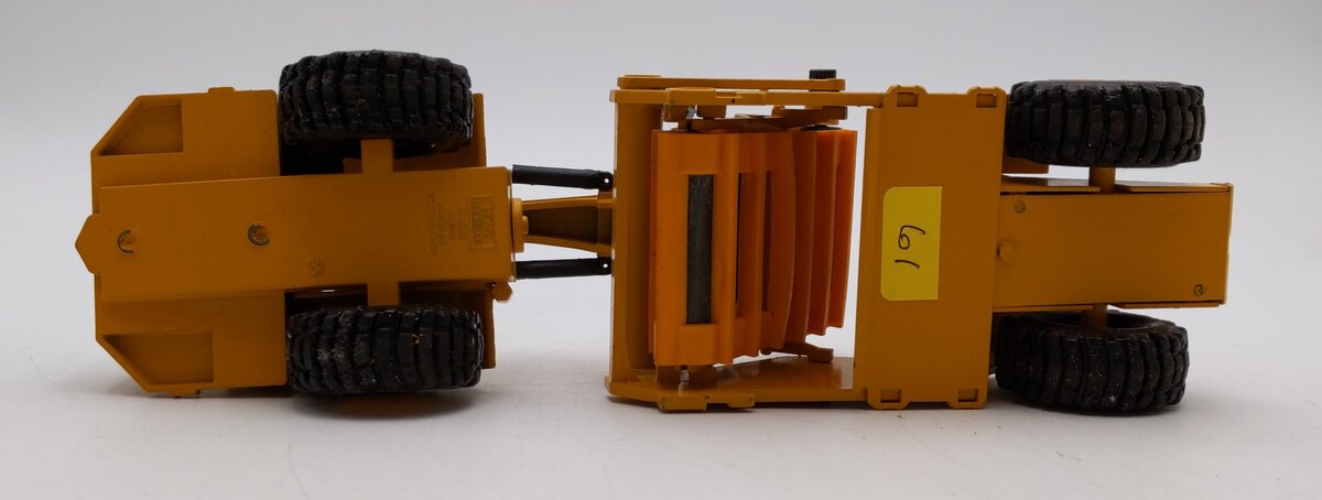 NZG Modelle 1:50 Scale Diecast Caterpillar CAT 615 Elevating Scraper Model #260 VG/Box