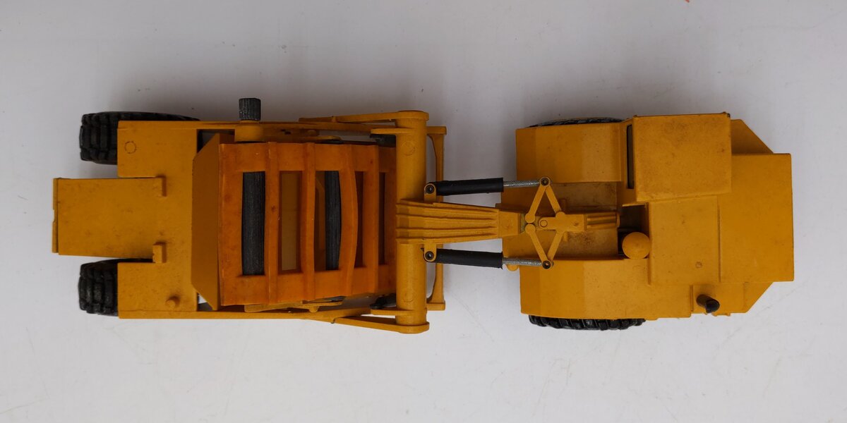 NZG Modelle 1:50 Scale Diecast Caterpillar CAT 615 Elevating Scraper Model #260 VG/Box