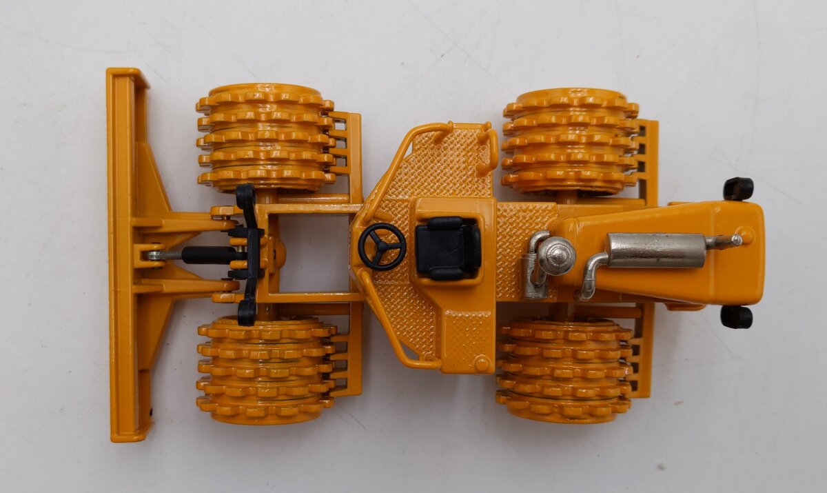 NZG Modelle 1:50 Scale Diecast Caterpillar CAT 825B Compactor EX/Box