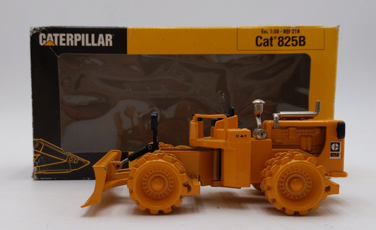 NZG Modelle 1:50 Scale Diecast Caterpillar CAT 825B Compactor EX/Box