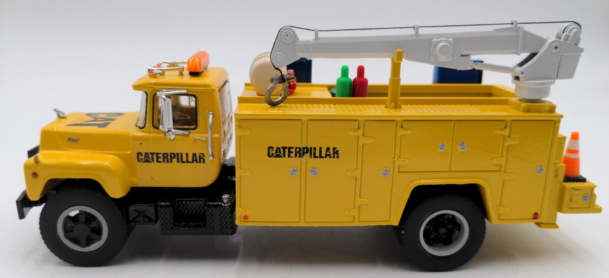 Custom Built 1:50 Scale Diecast Mack R 2-Axle Industrial CAT Service Truck NEW