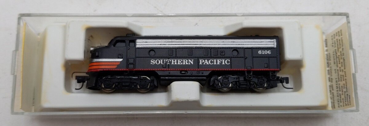 Micro-Trains 14004-2 Z Scale Southern Pacific Diesel Locomotive #6106 LN/Box