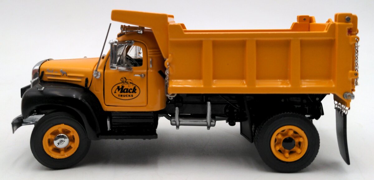 Franklin Mint B11YL59 1:43 Scale Diecast Mack B61 Dump Truck LN