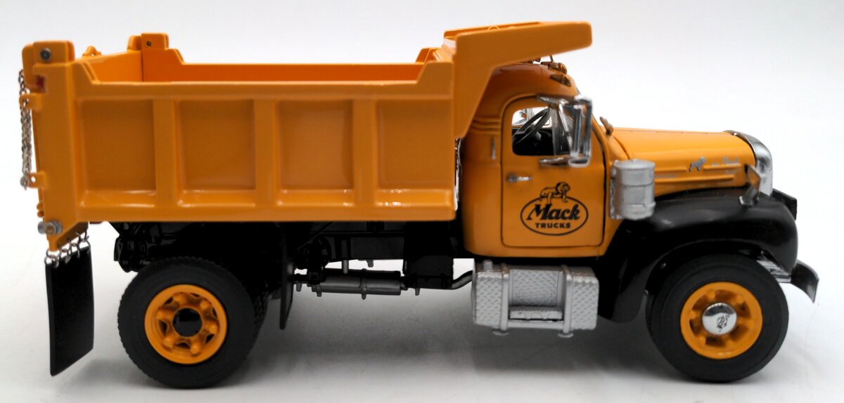 Franklin Mint B11YL59 1:43 Scale Diecast Mack B61 Dump Truck LN