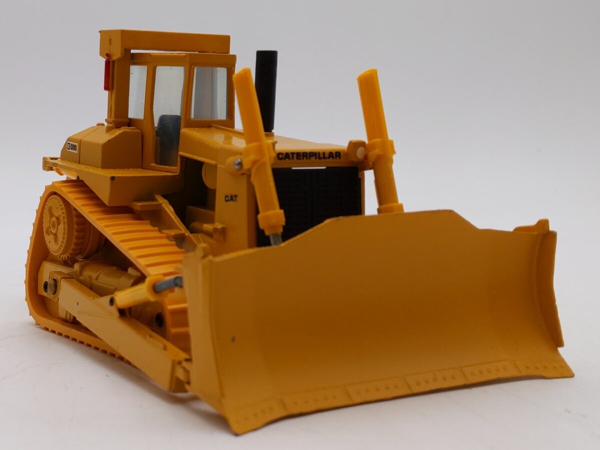 Conrad 1:50 Scale Diecast Caterpillar Kettendozer CAT D10 Dozer With Ripper EX/Box