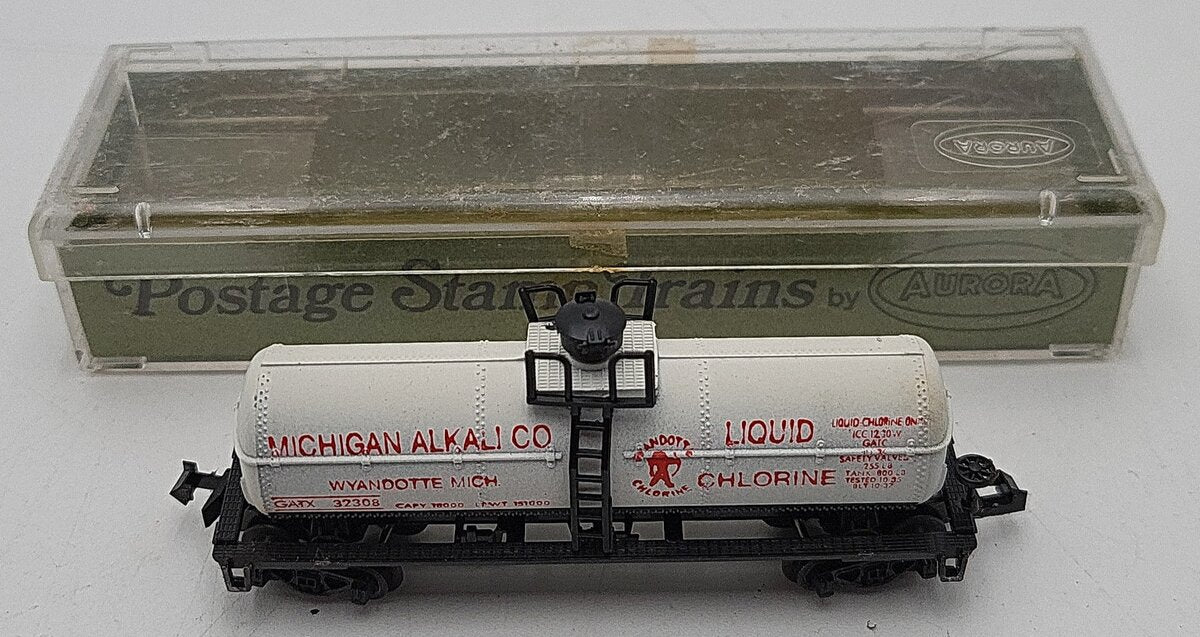 Aurora 4884/415 N Scale Michigan Tank Car #32308 EX/Box