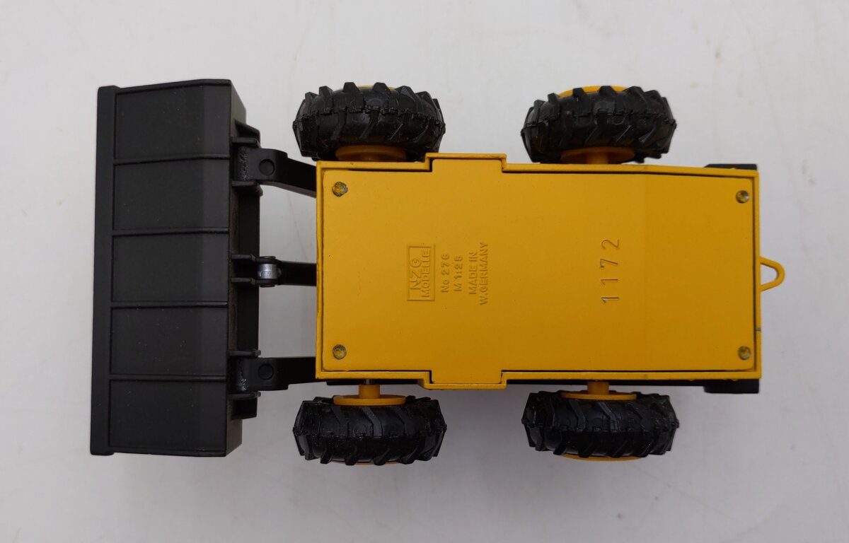 NZG Modelle 1:25 Scale DieCast Sperry New Holland L-555 Super Book Loader EX/Box