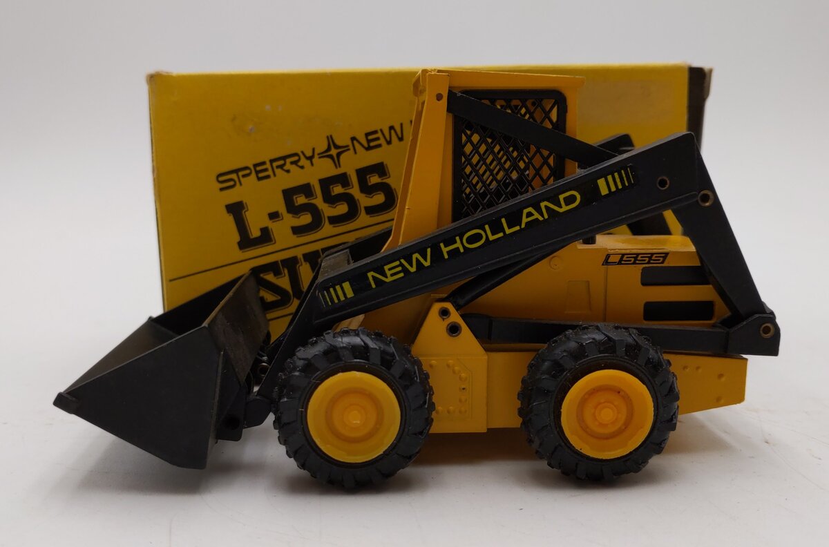 NZG Modelle 1:25 Scale DieCast Sperry New Holland L-555 Super Book Loader EX/Box