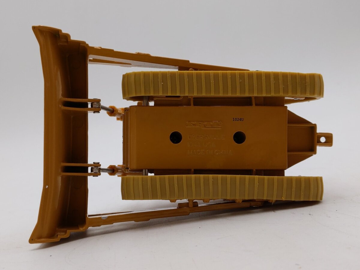 Ertl 1:50 Scale Diecast Caterpillar D10N Track-Type Tractor Model #2436 EX/Box