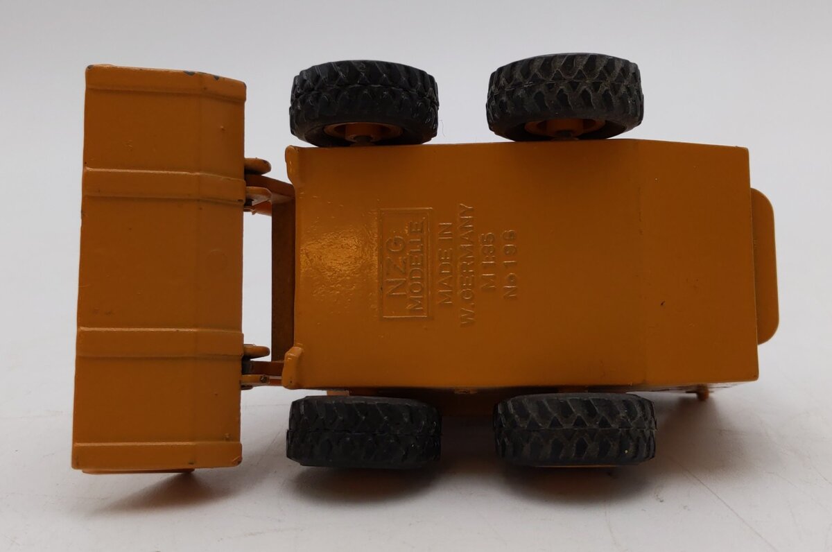 NZG Modelle Case 1845B Diecast Skid Loader EX