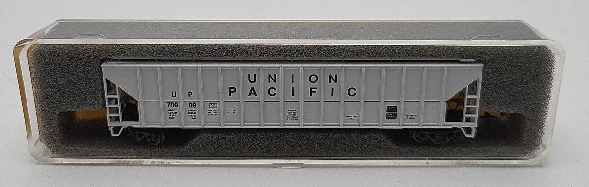 Precision Masters 1701 N Scale Union Pacific 3-Bay Covered Hopper #70909 LN/Box