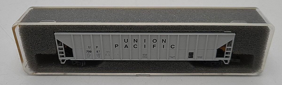 Precision Masters 1701 N Scale Union Pacific 3-Bay Covered Hopper #70987 LN/Box