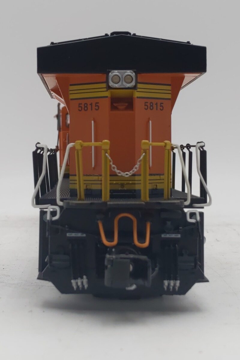 Lionel 2033520 O Burlington Northern Santa Fe LEGACY ES44AC Diesel Loco #5815 EX