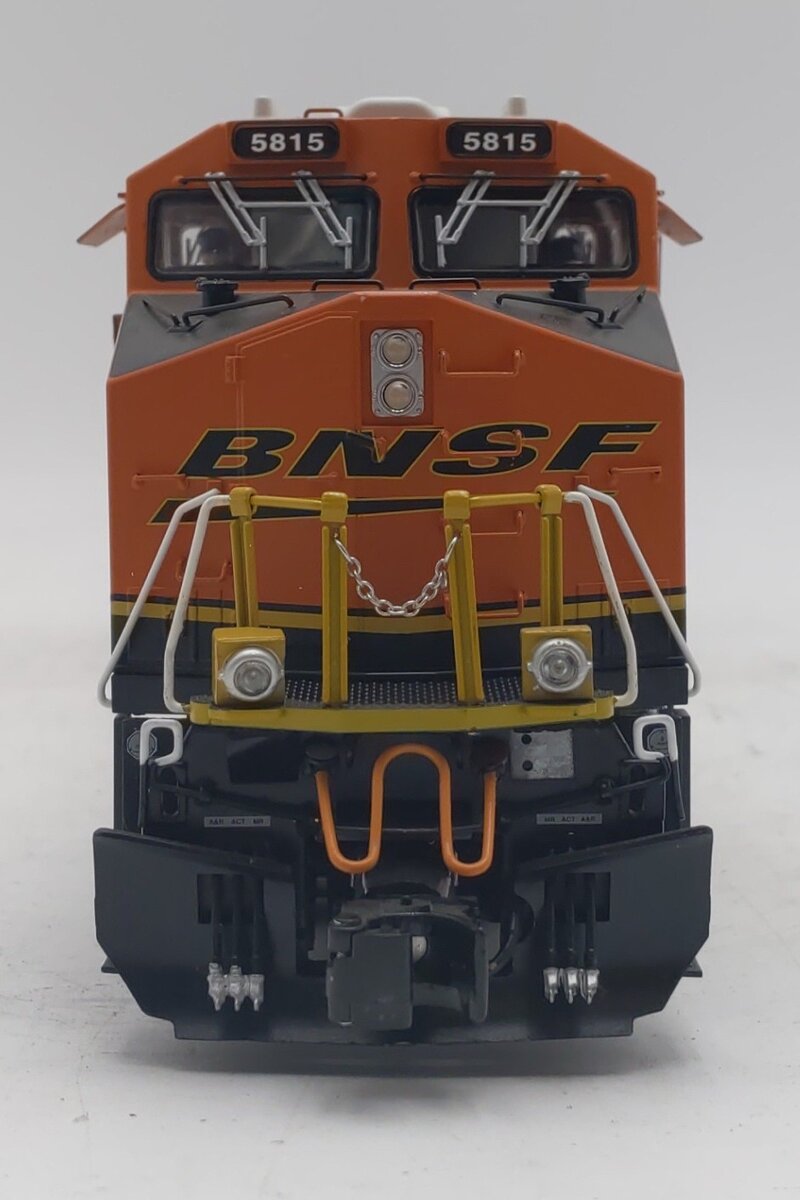 Lionel 2033520 O Burlington Northern Santa Fe LEGACY ES44AC Diesel Loco #5815 EX
