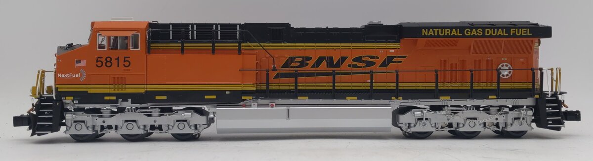 Lionel 2033520 O Burlington Northern Santa Fe LEGACY ES44AC Diesel Loco #5815 EX