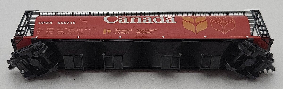 InterMountain 65101 N CNWX RTR 59' 4-Bay Cylindrical Covered Hopper Car #606745 LN/Box