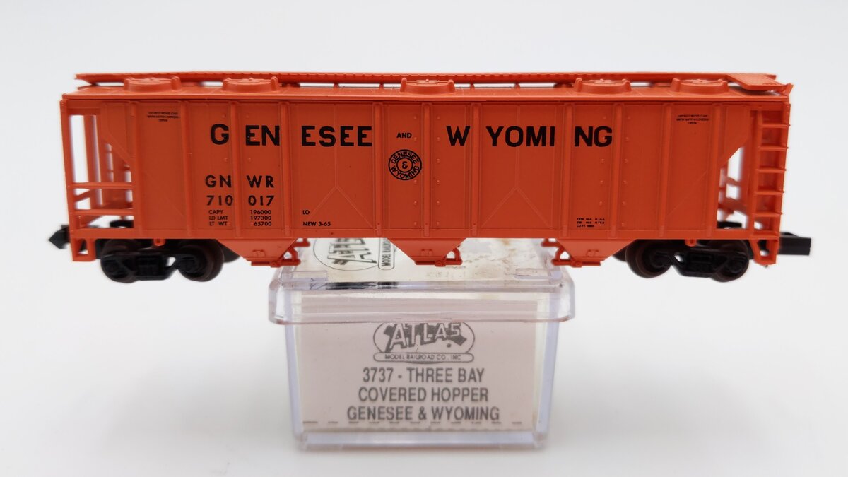 Atlas 3737 N Scale Genesee & Wyoming 3 Bay Covered Hopper #710017 LN/Box