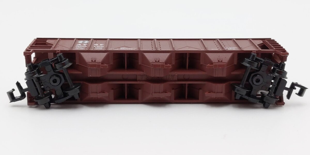Atlas 3732 N Scale Santa Fe 3 Bay Covered Hopper #300196 LN/Box