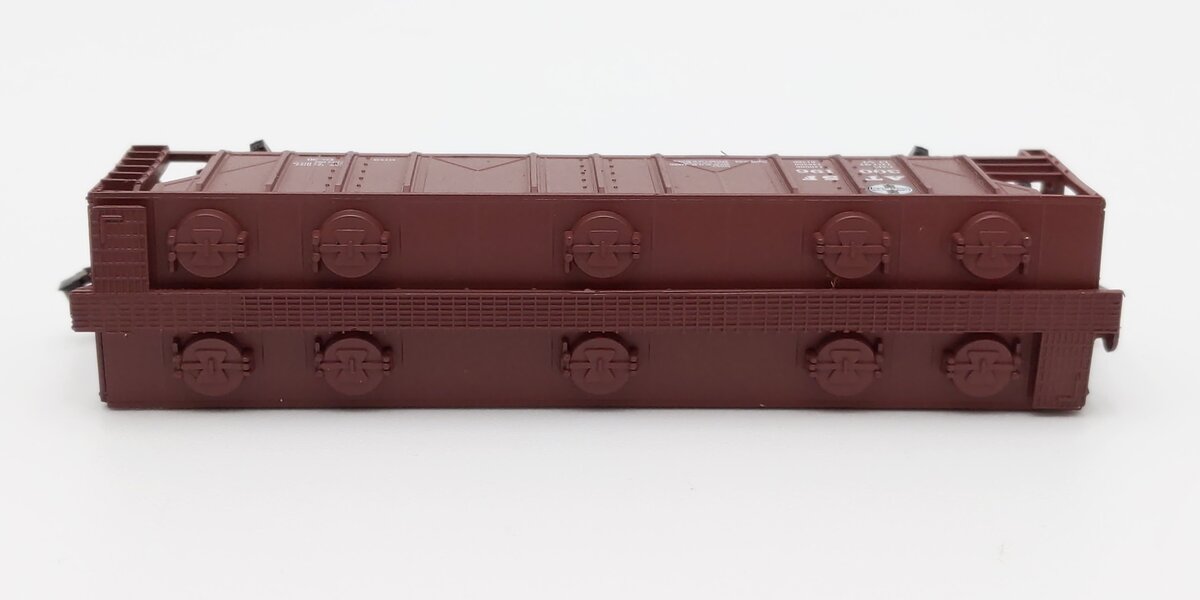 Atlas 3732 N Scale Santa Fe 3 Bay Covered Hopper #300196 LN/Box