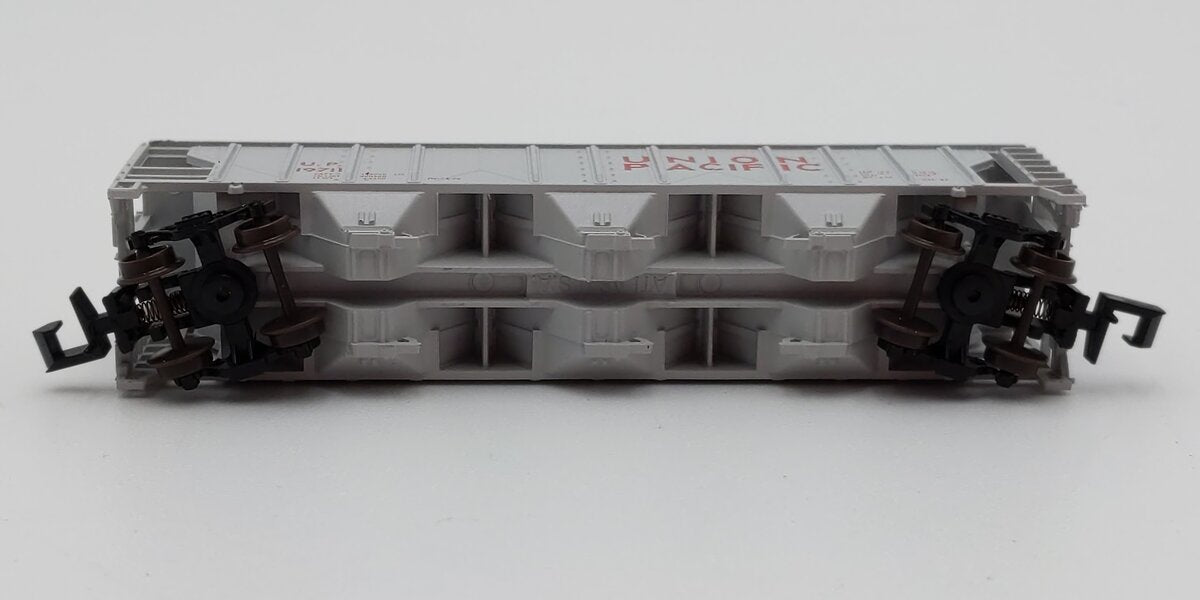 Atlas 3720 N Scale Union Pacific 3-Bay Covered Hopper #19711 LN/Box
