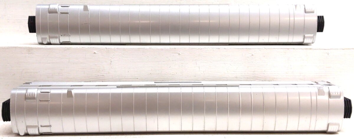 MTH 20-6643 O Santa Fe 70' Streamlined Slpr/Diner Passenger Car Set (Set of 2) EX/Box