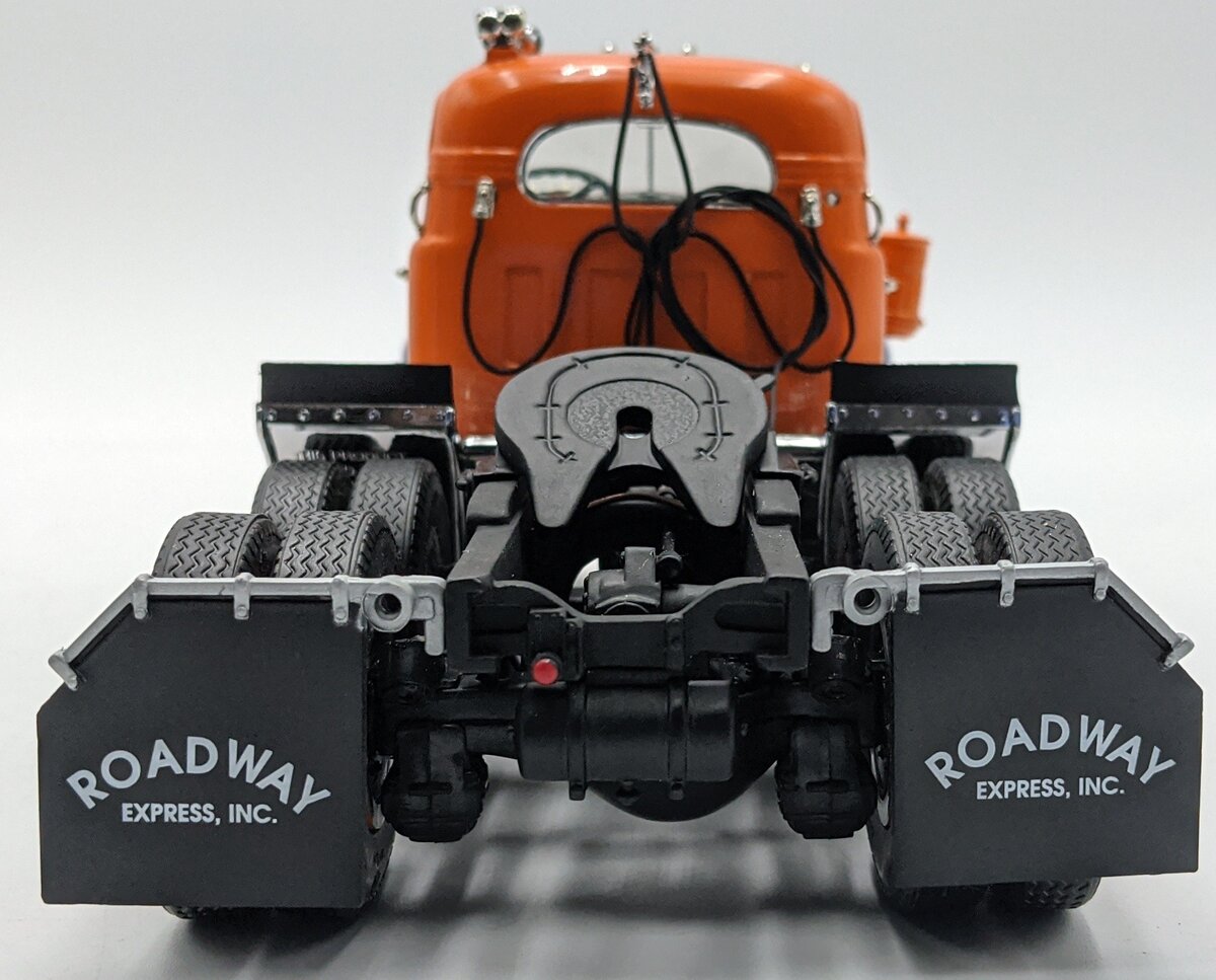 First Gear 49-0002 1:25 Diecast Roadway Express 1960 Model B-61ST Mack Tractor NIB
