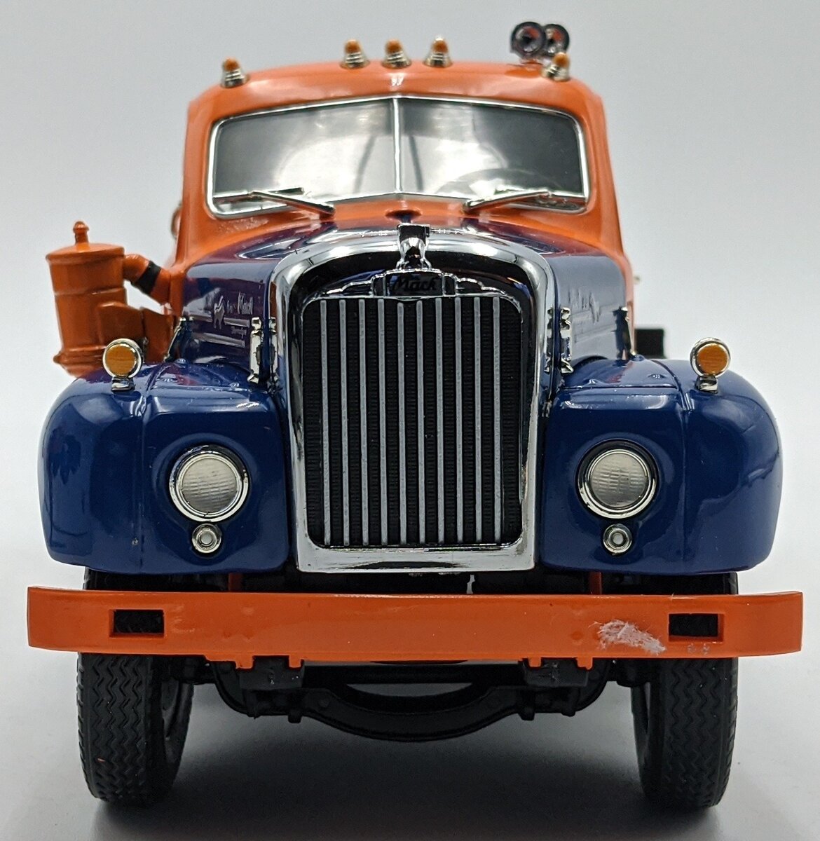 First Gear 49-0002 1:25 Diecast Roadway Express 1960 Model B-61ST Mack Tractor NIB