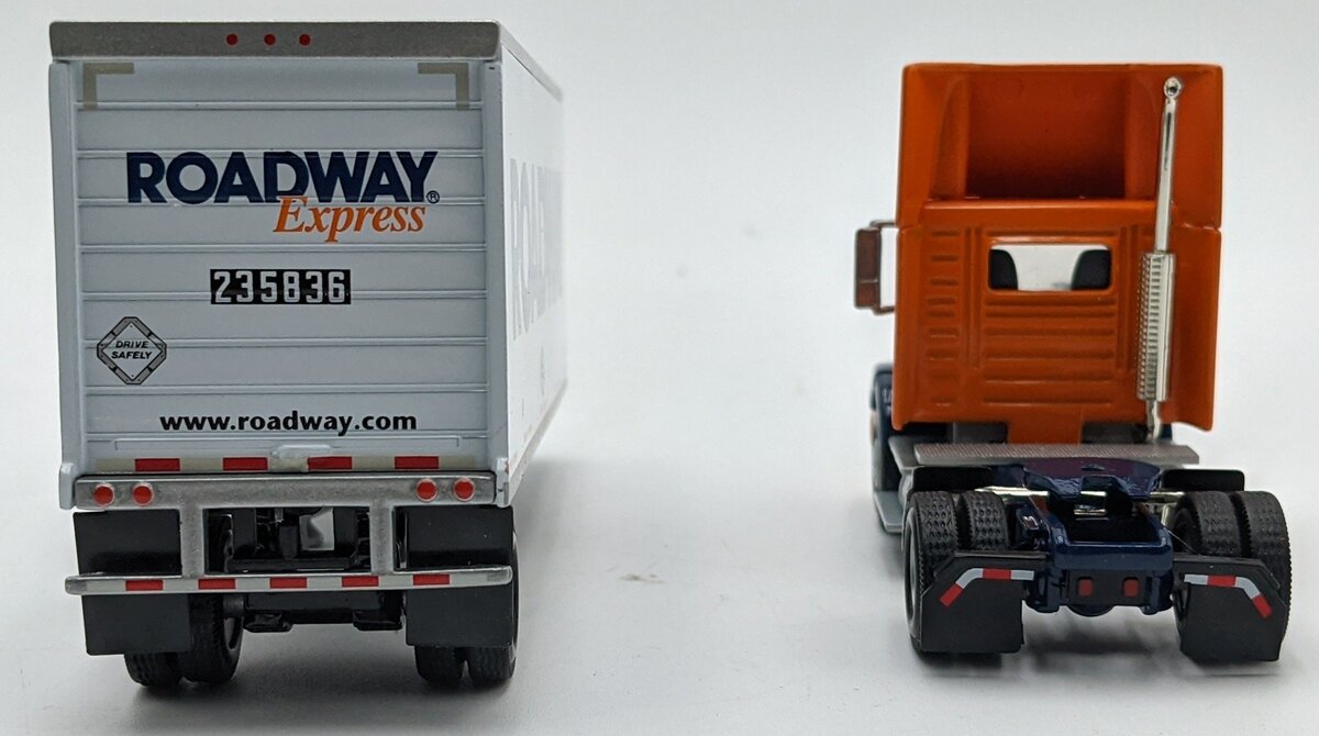 PEM M77111 1:64 Diecast Volvo 610 Semi Tractor W/Roadway Trailer NIB