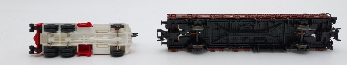 Marklin HO Scale Flat Car W/ Tow Truck EX