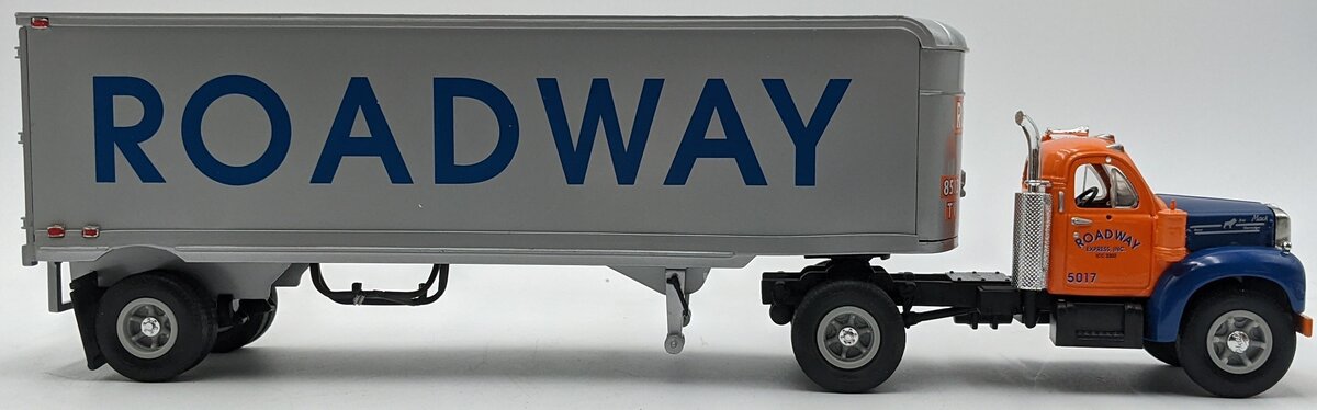 First Gear 10-1211 1:34 Diecast Roadway 1960 Model B-61 Mack Tractor & Trailer NIB