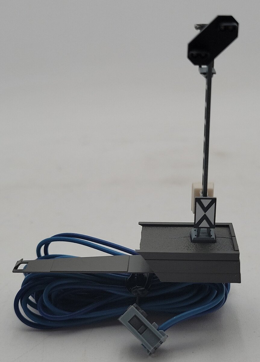 Marklin 74380 HO Color Light Distant Signal