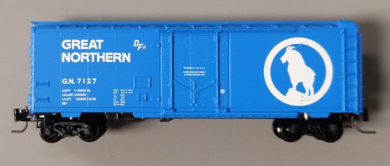 Micro-Trains 50200020 Z Scale Great Northern 40' Standard Boxcar Plug Door #7127 LN/Box