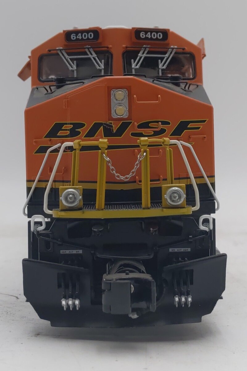 Lionel 1922061 O Gauge Legacy BNSF ES44AC Diesel Locomotive #6400 VG