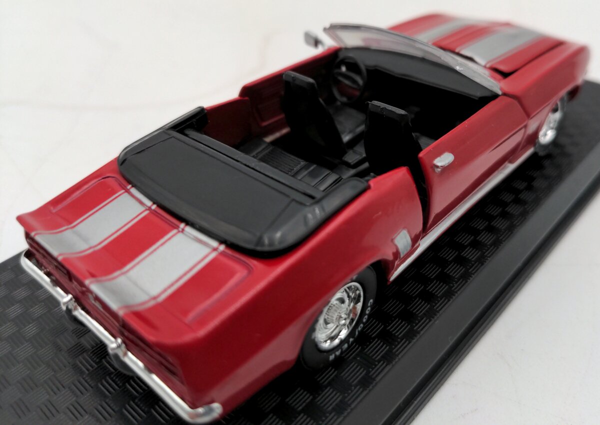 Road Champs 20603 1:43 Diecast Red w/Silver Stripes 1969 Chevrolet Camaro EX