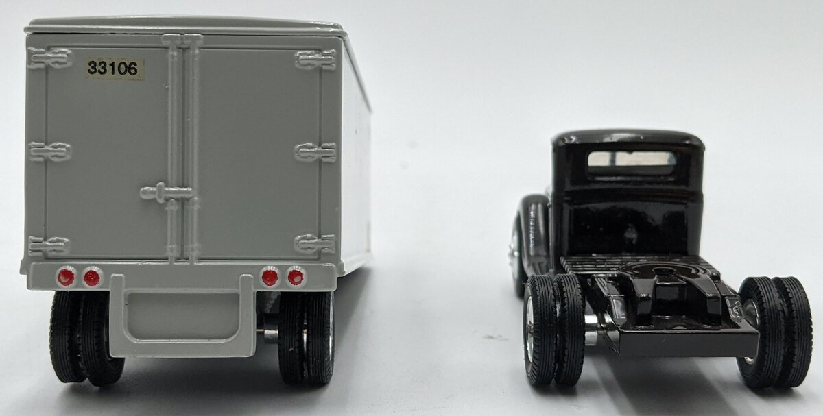 Ertl 9030 1:64 Diecast UPS Semi Tractor Coin Bank VG/Box