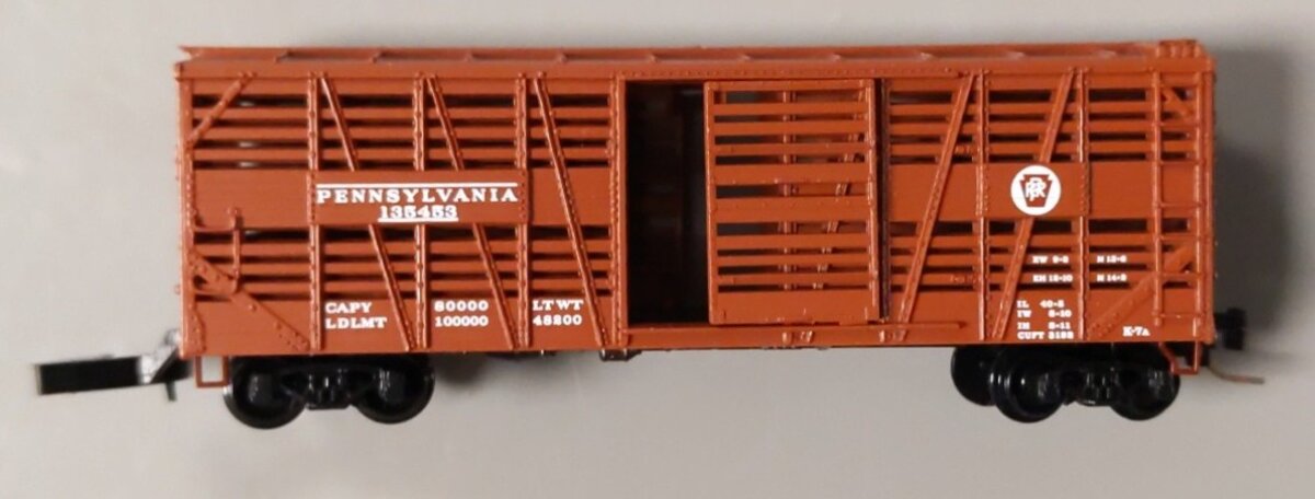 Micro-Trains 52000181 Z Pennsylvania 40' Single-Door Despatch Stock Car #135453 LN/Box