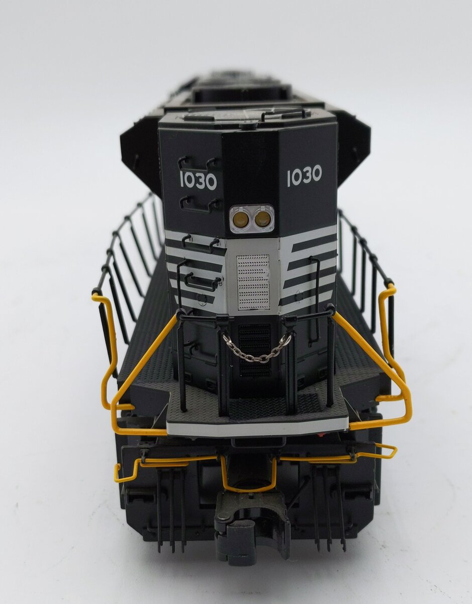 Lionel 6-85055 Norfolk Southern Legacy SD70ACE Diesel Locomotive #1030 EX
