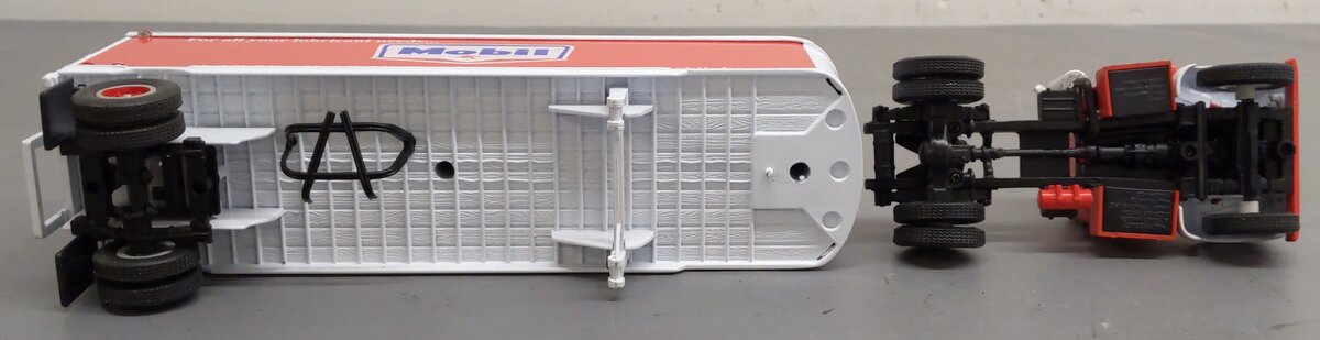 First Gear 19-1556 1:34 Diecast Model B-6 1960 Mobil Oil Mack Tractor & Trailer EX/Box