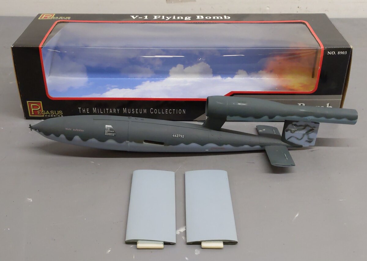 Pegasus Hobby 8903 1:18 V1 Flying Bomb Assembled EX/Box
