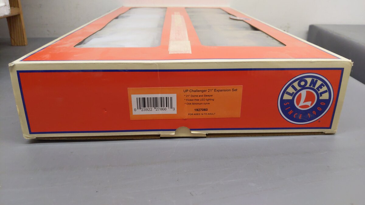 Lionel 1927060 O Gauge Union Pacific Pacific Harbor 21" Passenger Car EX/Box