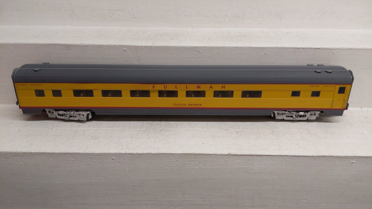 Lionel 1927060 O Gauge Union Pacific Pacific Harbor 21" Passenger Car EX/Box