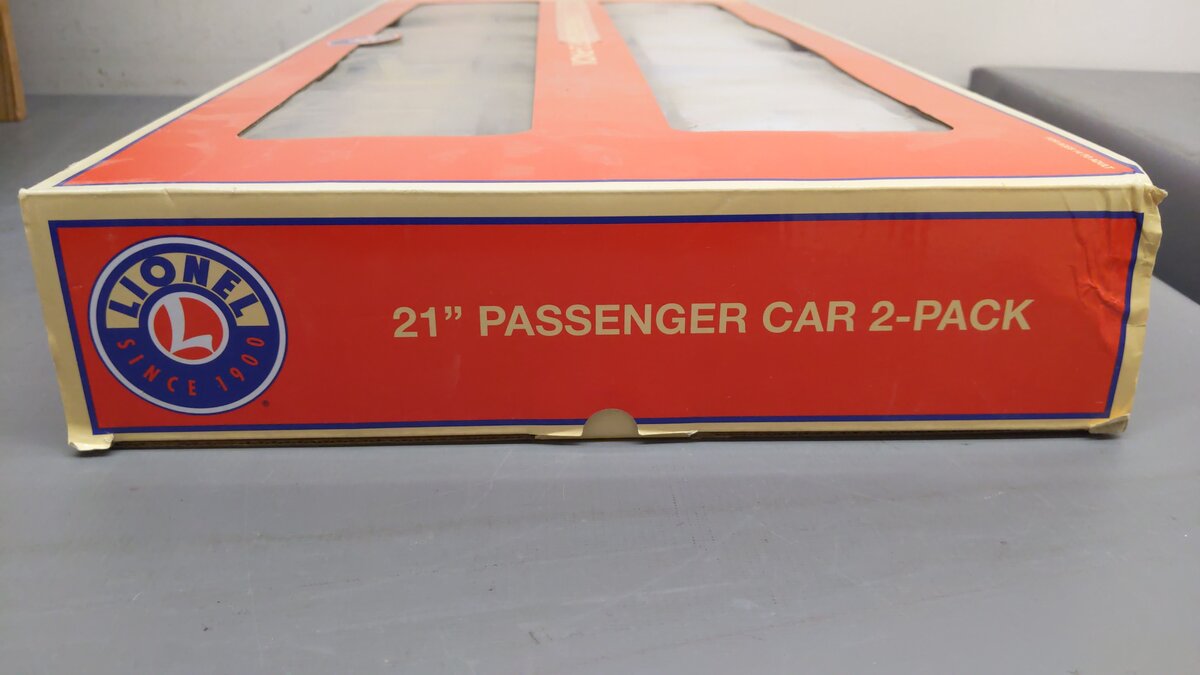 Lionel 1927060 O Gauge Union Pacific Pacific Harbor 21" Passenger Car EX/Box