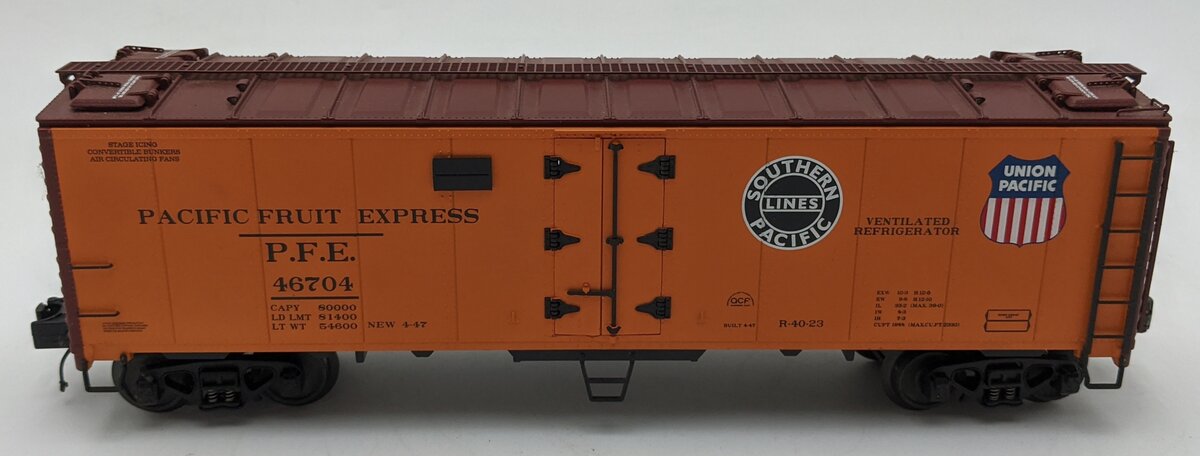 MTH 20-94227 O Gauge Pacific Fruit Express 40' Steel Sided Reefer Car #46704 VG