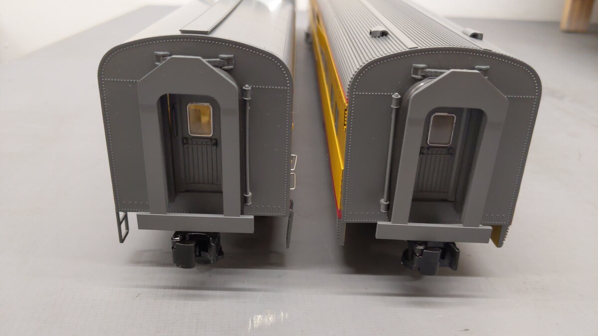 Lionel 1927060 Union Pacific Challenger 21" Passenger Car Expansion Set EX/Box