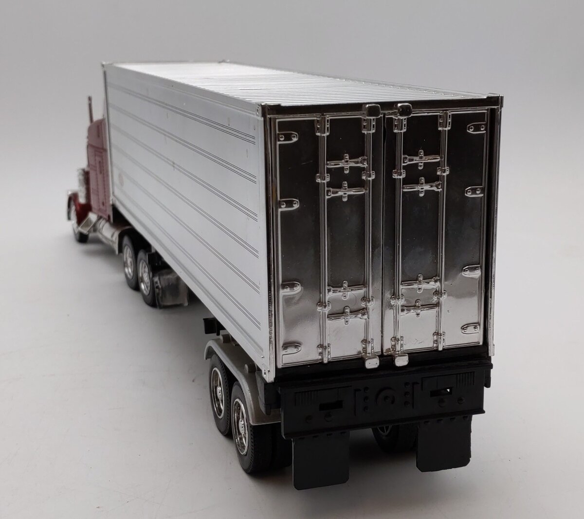 New-Ray 1:32 Scale Kenworth W900 Grain Truck Red and White 
